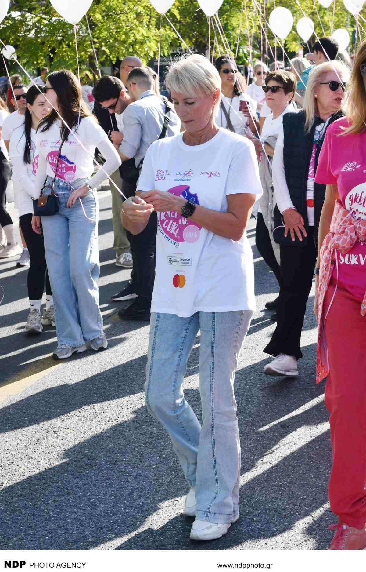 Νατάσα Παζαΐτη: Πήρε μέρος στο Race for the Cure με τα δίδυμα παιδιά της, τον Αλέξανδρο και την Αλίκη Καραμανλή – Φωτογραφίες 14 Νατάσα Παζαΐτη-Αλίκη Καραμανλή-Αλέξανδρος Καραμανλής