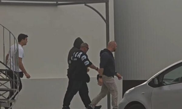 Στο Ναυτοδικείο ο 46χρονος επικελευστής για εμπρηστικές επιθέσεις σε πρώην του στη Γλυφάδα και στο Νέο Ηράκλειο