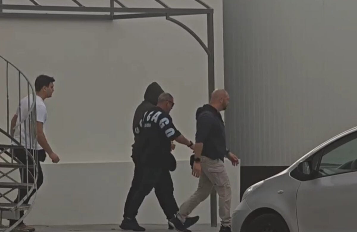 Στο Ναυτοδικείο ο 46χρονος επικελευστής για εμπρηστικές επιθέσεις σε πρώην του στη Γλυφάδα και στο Νέο Ηράκλειο