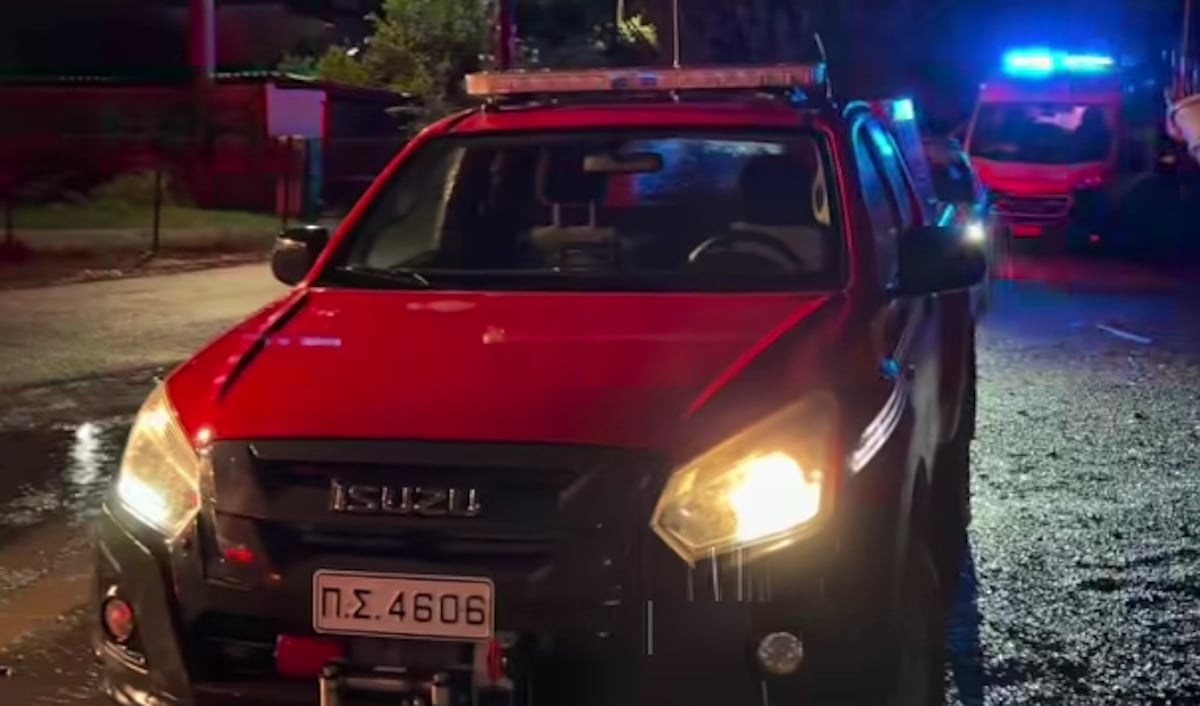 Νέα Πέραμος: Φωτιά ξέσπασε σε φανοποιείο – 59χρονος ανασύρθηκε χωρίς τις αισθήσεις του