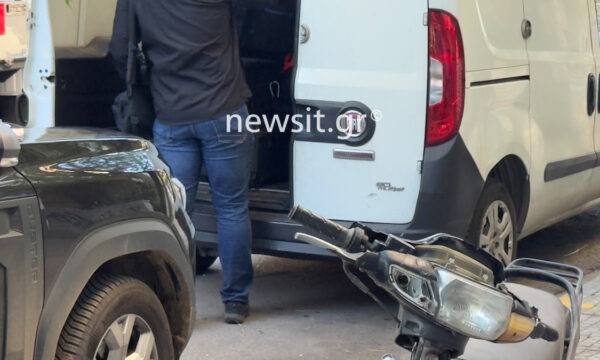 Νίκαια: Δύο χειροβομβίδες, 140 φυσίγγια και όπλο εντοπίστηκαν σε ταράτσα