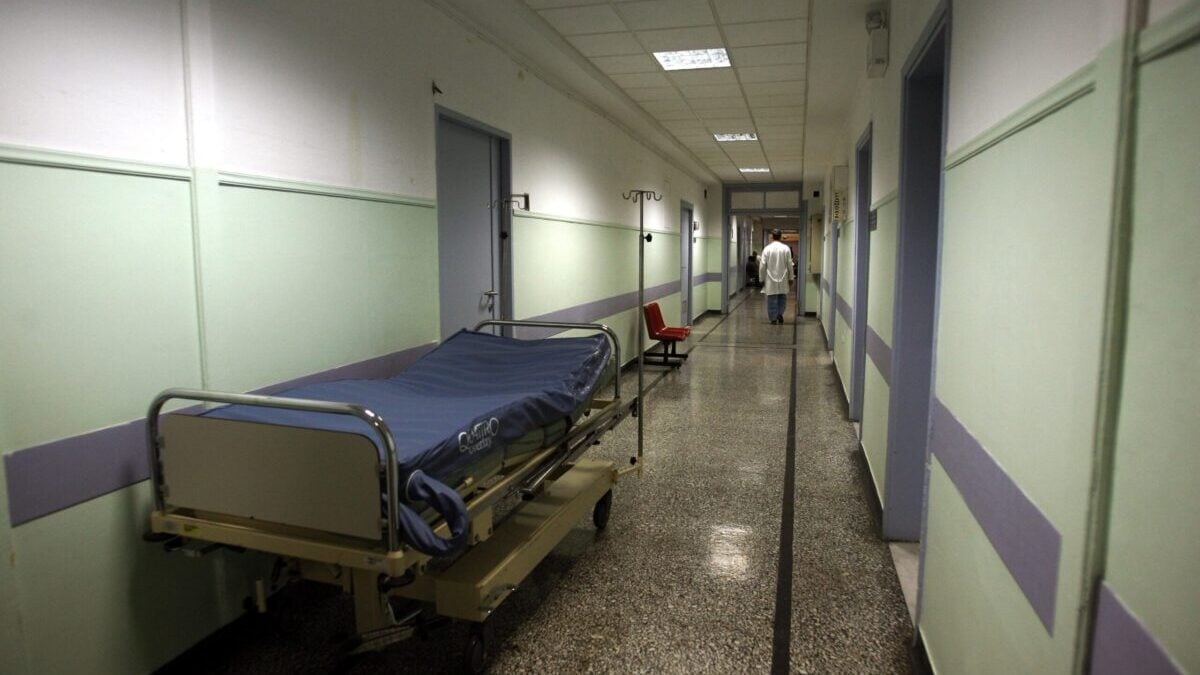 Νέα Ιωνία: 54χρονη οδηγός ταξί στο νοσοκομείο μετά από επίθεση πελάτη – Της έκοψε το αυτί δαγκώνοντάς την 1 Νέα Ιωνία: 54χρονη οδηγός ταξί στο νοσοκομείο μετά από επίθεση πελάτη – Της έκοψε το αυτί δαγκώνοντάς την
