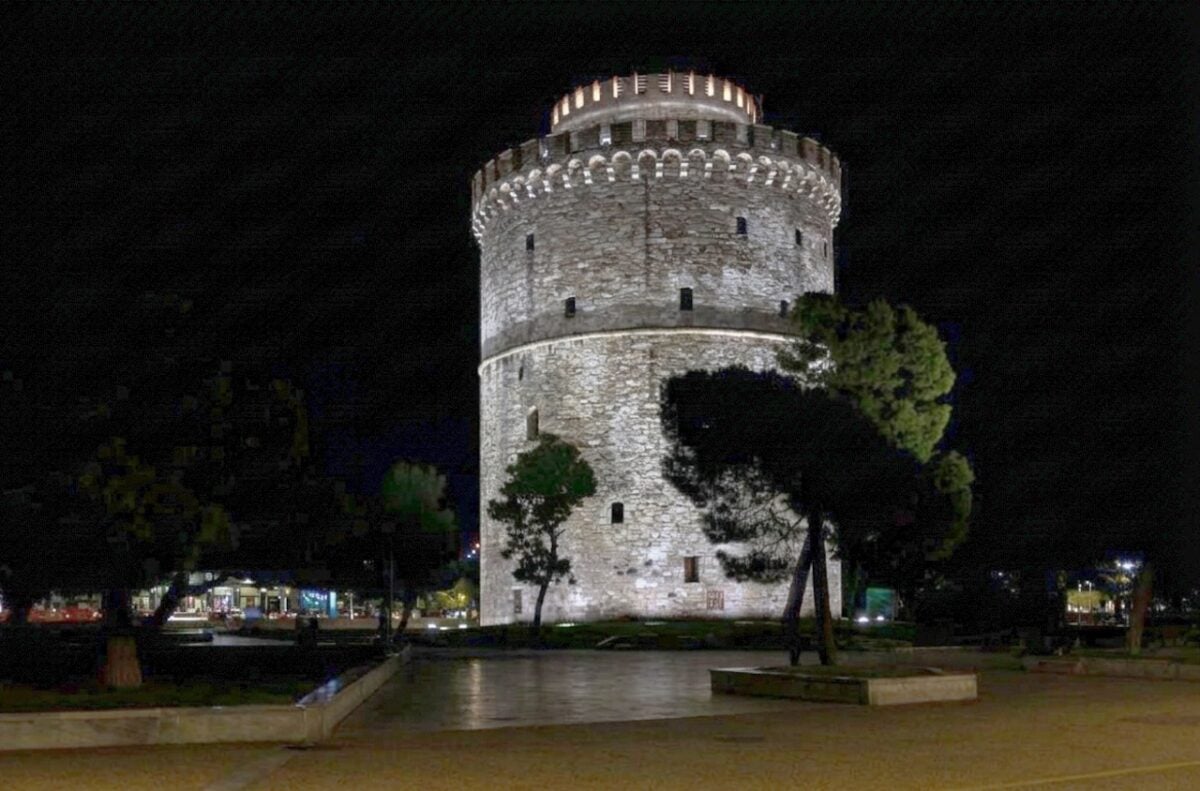 Λευκός Πύργος: Φωτίζει την ιστορική ταυτότητα της Θεσσαλονίκης, σύμφωνα με τη METLEN