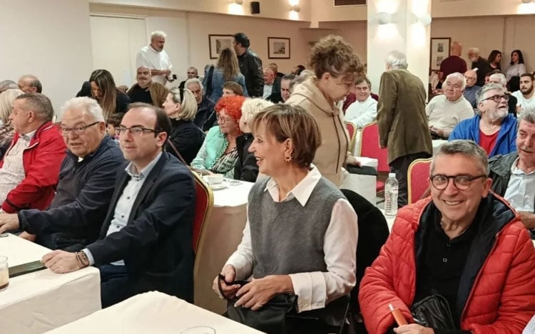 Οι selfies του Μητσοτάκη με παιδιά «γαλάζιων» βουλευτών, η ατάκα Τζιτζικώστα για Δένδια, το μπάσκετ Ανδρουλάκη και οι μεταγραφές στην ΕΛΑΣ 19 Οι selfies του Μητσοτάκη με παιδιά «γαλάζιων» βουλευτών, η ατάκα Τζιτζικώστα για Δένδια, το μπάσκετ Ανδρουλάκη και οι μεταγραφές στην ΕΛΑΣ