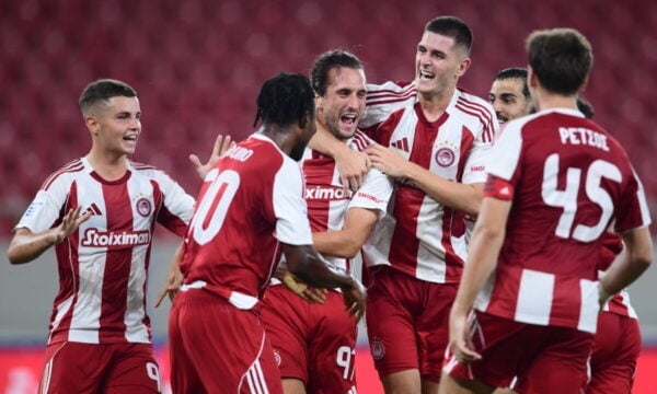 Super League: Πώς διαμορφώθηκε η βαθμολογία μετά τις νίκες Παναθηναϊκού και Ολυμπιακού και τη «γκέλα» του ΠΑΟΚ – Δείτε φάσεις και γκολ