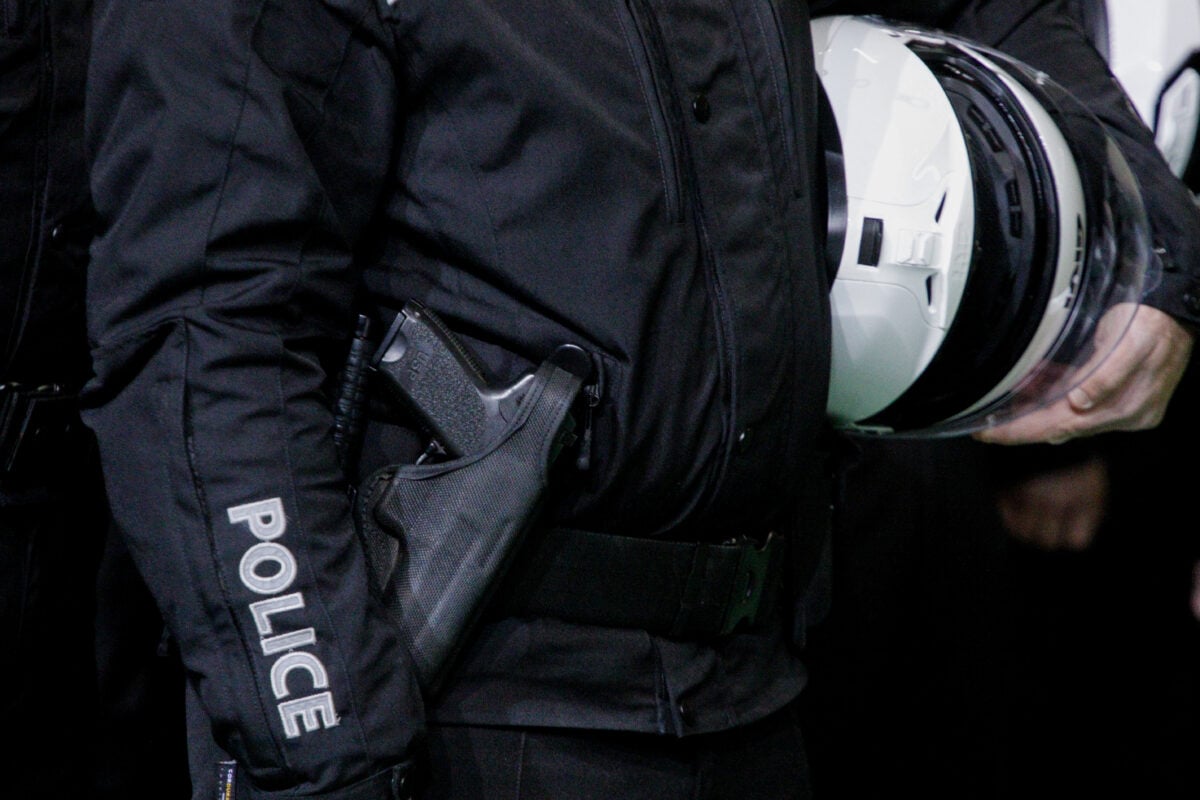 Θεσσαλονίκη: Αστυνομικός άφησε το όπλο του για να πιαστεί στα χέρια με πολίτη