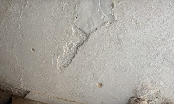 Παγκράτι: Συμπλοκή 7 ατόμων στο υπόγειο πολυκατοικίας – σε κάδο βρέθηκε το όπλο, 4 διέφυγαν