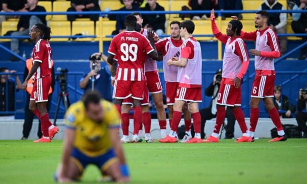 Παναιτωλικός – Ολυμπιακός 0-2: Νίκη στο Αγρίνιο και τρίτο σερί τρίποντο στη Super League για τους Πειραιώτες