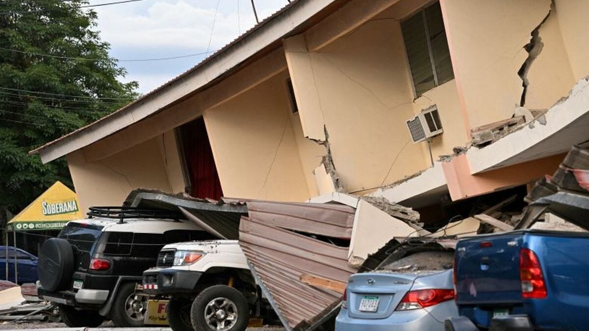 Παναμάς: Ο σεισμός των 7,7 Ρίχτερ προκάλεσε μεγάλες ζημιές σε κτίρια και υποδομές – Καλά στην υγεία τους οι Έλληνες 4 Παναμάς: Ο σεισμός των 7,7 Ρίχτερ προκάλεσε μεγάλες ζημιές σε κτίρια και υποδομές – Καλά στην υγεία τους οι Έλληνες