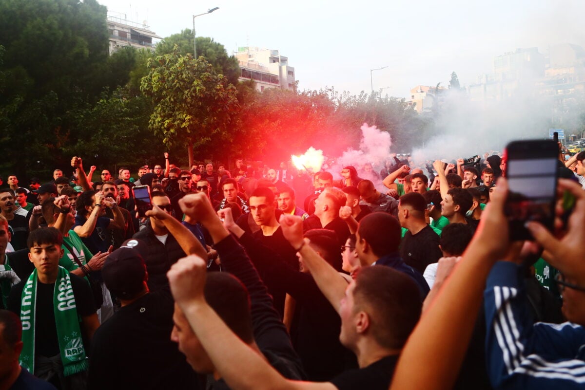 Παναθηναϊκός: Οι οπαδοί αποθέωσαν την ομάδα στο ξενοδοχείο πριν από το ντέρμπι με τον Ολυμπιακό 11 Παναθηναϊκός: Οι οπαδοί αποθέωσαν την ομάδα στο ξενοδοχείο πριν από το ντέρμπι με τον Ολυμπιακό