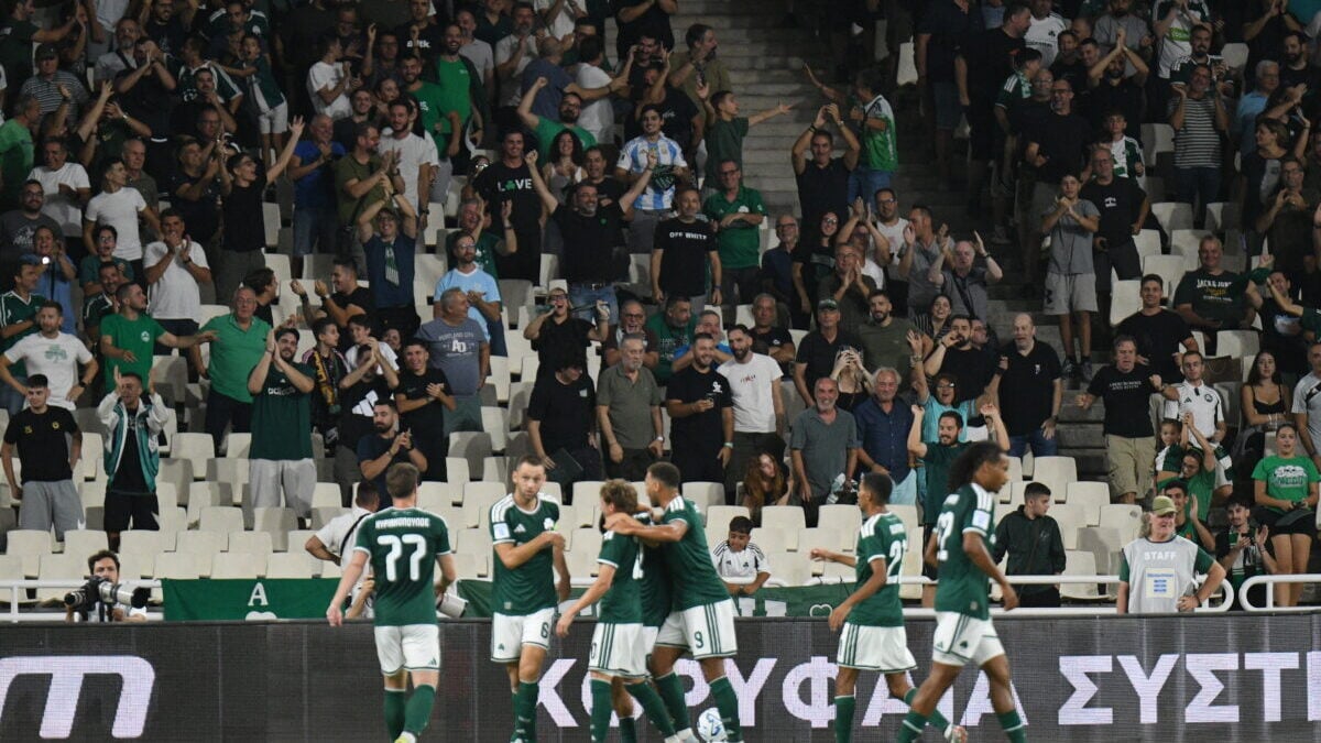 Βόλος – Παναθηναϊκός: «Τρέλα» στο Πανθεσσαλικό από τους οπαδούς του «τριφυλλιού» στη βροχή 1 Βόλος – Παναθηναϊκός: «Τρέλα» στο Πανθεσσαλικό από τους οπαδούς του «τριφυλλιού» στη βροχή