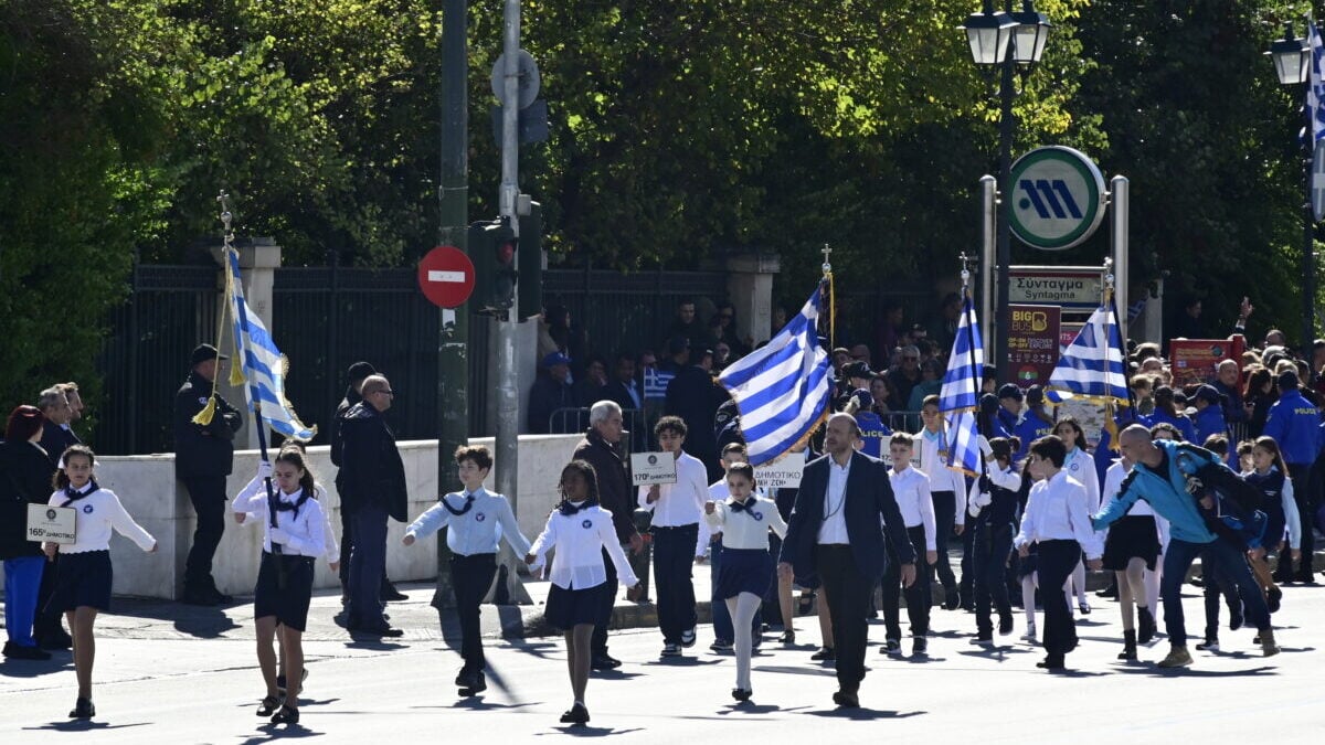 Κυκλοφορία στο κέντρο της Αθήνας: Αποκαταστάθηκε μετά τη μαθητική παρέλαση της 28ης Οκτωβρίου 1 Κυκλοφορία στο κέντρο της Αθήνας: Αποκαταστάθηκε μετά τη μαθητική παρέλαση της 28ης Οκτωβρίου