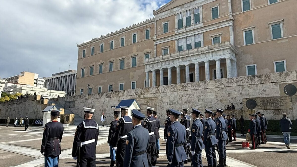 Η μαθητική παρέλαση της 28ης Οκτωβρίου στο Σύνταγμα με λαμπρότητα και σύμμαχο τον καιρό 1 Η μαθητική παρέλαση της 28ης Οκτωβρίου στο Σύνταγμα με λαμπρότητα και σύμμαχο τον καιρό