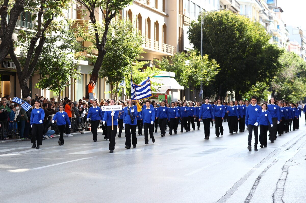 Θεσσαλονίκη: Με παλμό και περηφάνεια η μαθητική παρέλαση για την επέτειο του «ΟΧΙ» της 28ης Οκτωβρίου 19 Θεσσαλονίκη: Με παλμό και περηφάνεια η μαθητική παρέλαση για την επέτειο του «ΟΧΙ» της 28ης Οκτωβρίου