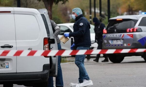 Παρίσι: Το σπίτι του 39χρονου φέρεται παγιδευμένο με φιάλες αερίου – Η 12χρονη δέχθηκε οκτώ σφαίρες