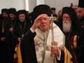 Οικουμενικός Πατριάρχης Βαρθολομαίος: Προσευχή στον τάφο του πάπα Φραγκίσκου στην Ιταλία – Τιμήθηκε στο Ινστιτούτο Οριεντάλε