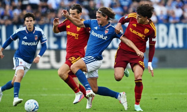 Κόμο – Ρόμα 0-0: Οι «τζιαλορόσι» έφυγαν με βαθμό από δύσκολη έδρα, παίζοντας με δέκα στη Serie A