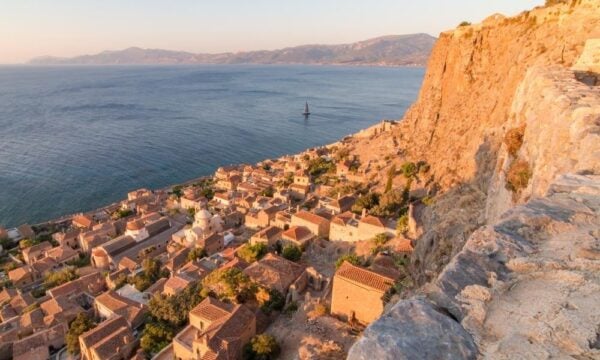 Guardian: Φθινοπωρινό οδοιπορικό στην Πελοπόννησο αποκαλύπτει μια Ελλάδα για όλες τις εποχές