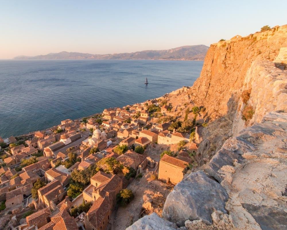Guardian: Φθινοπωρινό οδοιπορικό στην Πελοπόννησο αποκαλύπτει μια Ελλάδα για όλες τις εποχές