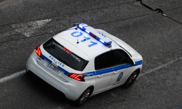 Μενίδι: Τρεις συλλήψεις για διακίνηση ναρκωτικών από σπίτι – Ανάμεσά τους ένας 14χρονος