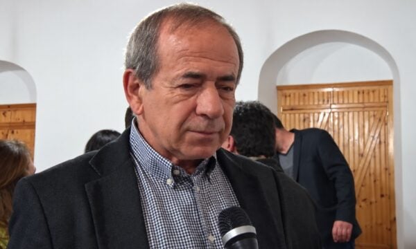 Πέτρος Ανδρεάκος: Νοσηλεύεται διασωληνωμένος μετά από ατύχημα στο σπίτι του – Πώς έπεσε από τις σκάλες