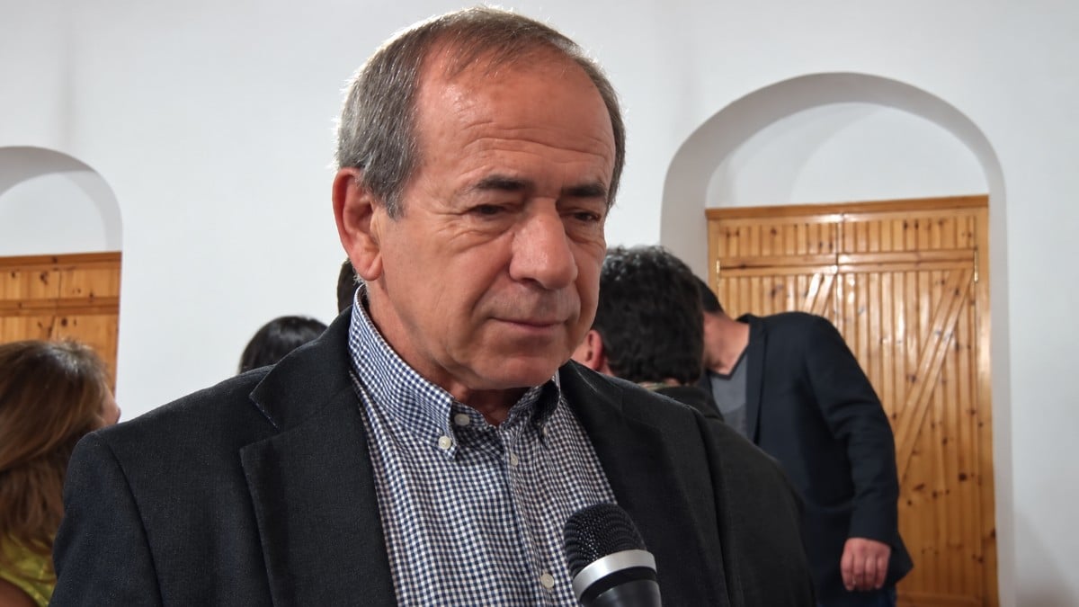 Πέτρος Ανδρεάκος: Νοσηλεύεται διασωληνωμένος μετά από ατύχημα στο σπίτι του – Πώς έπεσε από τις σκάλες