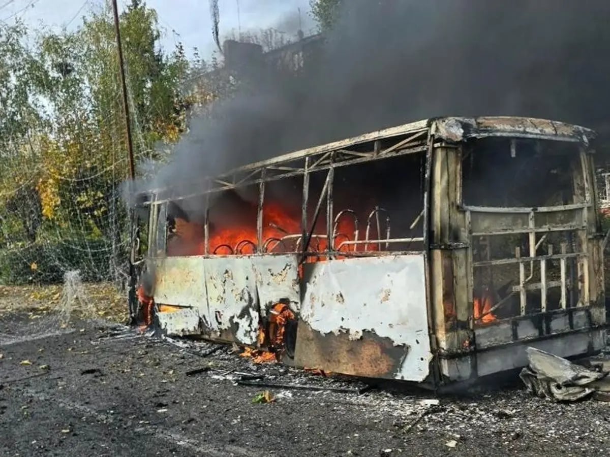Ουκρανία: Τουλάχιστον 33 νεκροί από ρωσική βόμβα σε στάση λεωφορείου στο Κραματόρσκ – Τραυματίστηκαν άλλοι 18