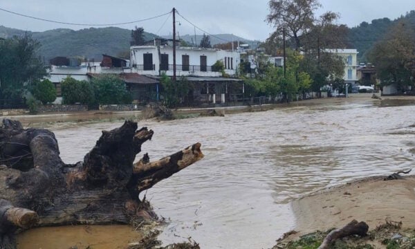 Πλατανιάς Πηλίου: Ο οικισμός έχει κοπεί στα δύο και 50 κάτοικοι είναι εγκλωβισμένοι