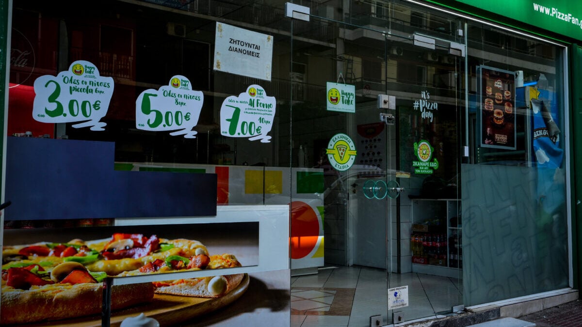Pizza Fan: Σχεδόν 1 εκατ. ευρώ φέρεται να βρέθηκε στη βίλα του ιδρυτή – Το φερόμενο κόλπο με τις αποδείξεις 1 Pizza Fan: Σχεδόν 1 εκατ. ευρώ φέρεται να βρέθηκε στη βίλα του ιδρυτή – Το φερόμενο κόλπο με τις αποδείξεις