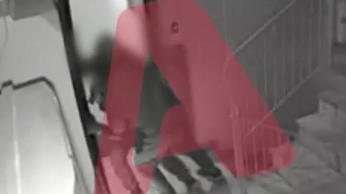 Έκρηξη στην Πλάκα: Βίντεο ντοκουμέντο από παλαιότερη σύλληψη ενός από τους τρεις συλληφθέντες 1 Έκρηξη στην Πλάκα: Βίντεο ντοκουμέντο από παλαιότερη σύλληψη ενός από τους τρεις συλληφθέντες