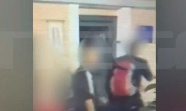 Πλάκα: Βίντεο με τους δράστες να ψάχνουν πού να κάνουν πλιάτσικο – Σε τρία λεπτά έκλεψαν χαλκό και έχασαν τη ζωή τους έξι άνθρωποι