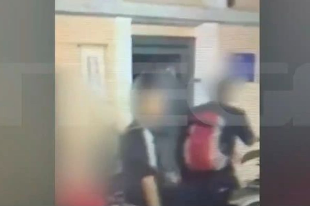 Πλάκα: Βίντεο με τους δράστες να ψάχνουν πού να κάνουν πλιάτσικο – Σε τρία λεπτά έκλεψαν χαλκό και έχασαν τη ζωή τους έξι άνθρωποι