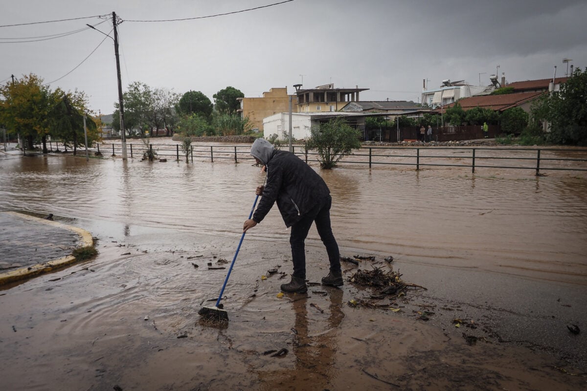 Μαγνησία: Μήνυμα του 112 για πλημμύρες λόγω κακοκαιρίας – «Αν βρίσκεστε στην Πλατανιά, ανεβείτε σε υψηλότερους ορόφους»