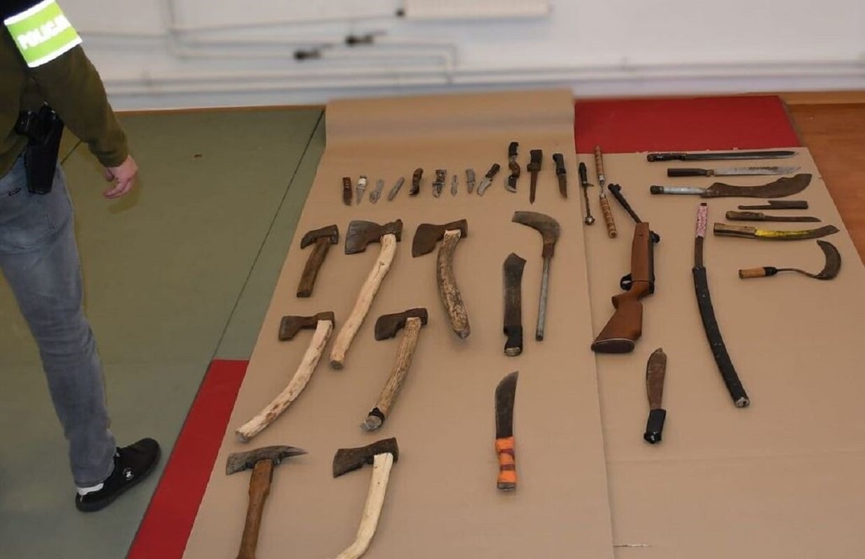 Πολωνία: 14χρονος έκρυβε μαχαίρια και τσεκούρια στο σπίτι του – Διαδικτυακό βίντεο κινητοποίησε την αστυνομία