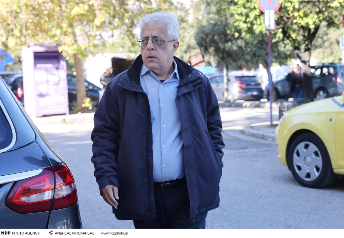Μπέτυ Βαλάση: Δημήτρης Κουτσούμπας, Σεμίνα Διγενή και Άννα Φόνσου στην πολιτική κηδεία της ηθοποιού 18 Μπέτυ Βαλάση: Δημήτρης Κουτσούμπας, Σεμίνα Διγενή και Άννα Φόνσου στην πολιτική κηδεία της ηθοποιού