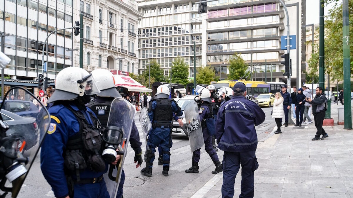 Πορεία στο κέντρο της Αθήνας: Τέσσερις προσαγωγές και μία σύλληψη 1 Πορεία στο κέντρο της Αθήνας: Τέσσερις προσαγωγές και μία σύλληψη