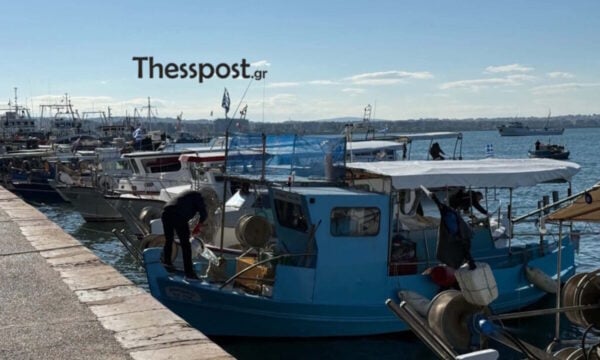 Κερατσίνι και Θεσσαλονίκη: Οι ψαράδες διαμαρτύρονται για τα καύσιμα – «Δεν βγάζουμε ούτε το πετρέλαιο»