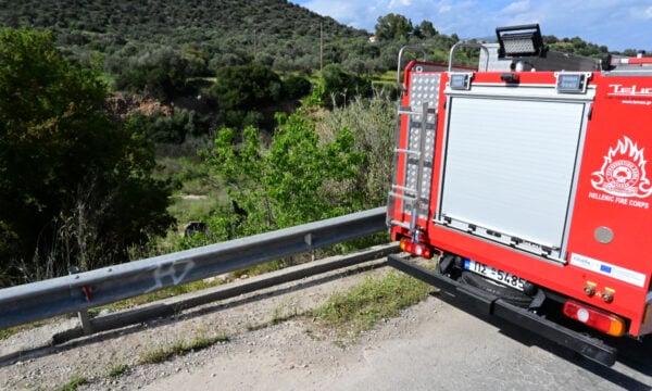 Μενίδι: Λεωφορείο εξετράπη στη λεωφόρο Πάρνηθος – Κλειστός ο δρόμος προς το τελεφερίκ