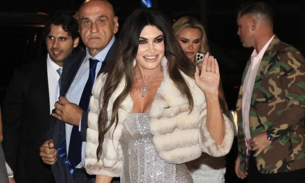 Daily Mail: Αποστάσεις από την Κίμπερλι Γκίλφοϊλ μετά την παραίτησή της από την πρεσβεία στην Αθήνα