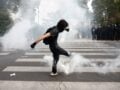 Γαλλία: Η κυβέρνηση Λεκορνί αυστηροποιεί τα μέτρα – Απαγορεύσεις κυκλοφορίας, μαζικές διώξεις και φόβοι για νέο κύμα βίας