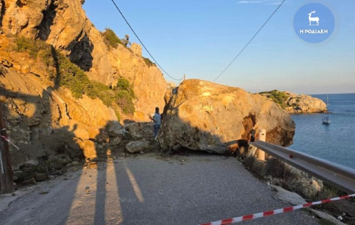 Ρόδος: Περίπου 100 οχήματα αποκλείστηκαν στην παραλία Άντονι Κουίν μετά την πτώση τεράστιου βράχου