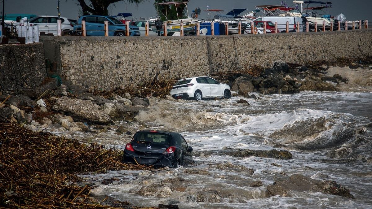 Κακοκαιρία στη Ρόδο: Ένας νεκρός, πάνω από 30 διασώσεις και 200 αντλήσεις – 264 χιλιοστά βροχής σε λίγες ώρες 3 Κακοκαιρία στη Ρόδο: Ένας νεκρός, πάνω από 30 διασώσεις και 200 αντλήσεις – 264 χιλιοστά βροχής σε λίγες ώρες