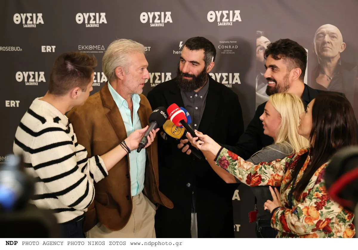 Ρομέν Γαβράς: Ο Ελληνογάλλος σκηνοθέτης, η σχέση με τη Ραταϊκόφσκι και οι πασίγνωστες πρώην του 9 Ρομέν Γαβράς