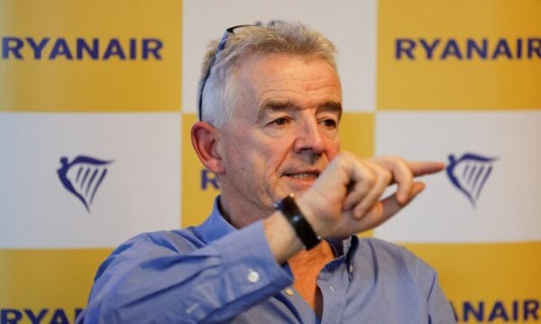 Ryanair: Προβλέπει τη «μεγαλύτερη αύξηση» ναύλων στην ιστορία της Ευρώπης τους επόμενους 12 μήνες – «Άχρηστη» η Φον ντερ Λάιεν