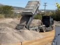 Θεσσαλονίκη: Εντοπίστηκαν πάνω από 3.500 τόνοι επικίνδυνων αποβλήτων σε αγροτική έκταση – 3 συλλήψεις