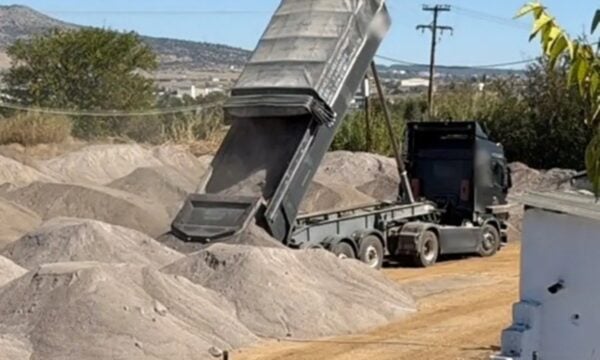 Θεσσαλονίκη: Εντοπίστηκαν πάνω από 3.500 τόνοι επικίνδυνων αποβλήτων σε αγροτική έκταση – 3 συλλήψεις