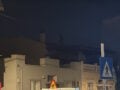 Σεπόλια: Άνδρας ανέβηκε σε εγκαταλελειμμένο κτίριο και πετά κεραμίδια στον δρόμο