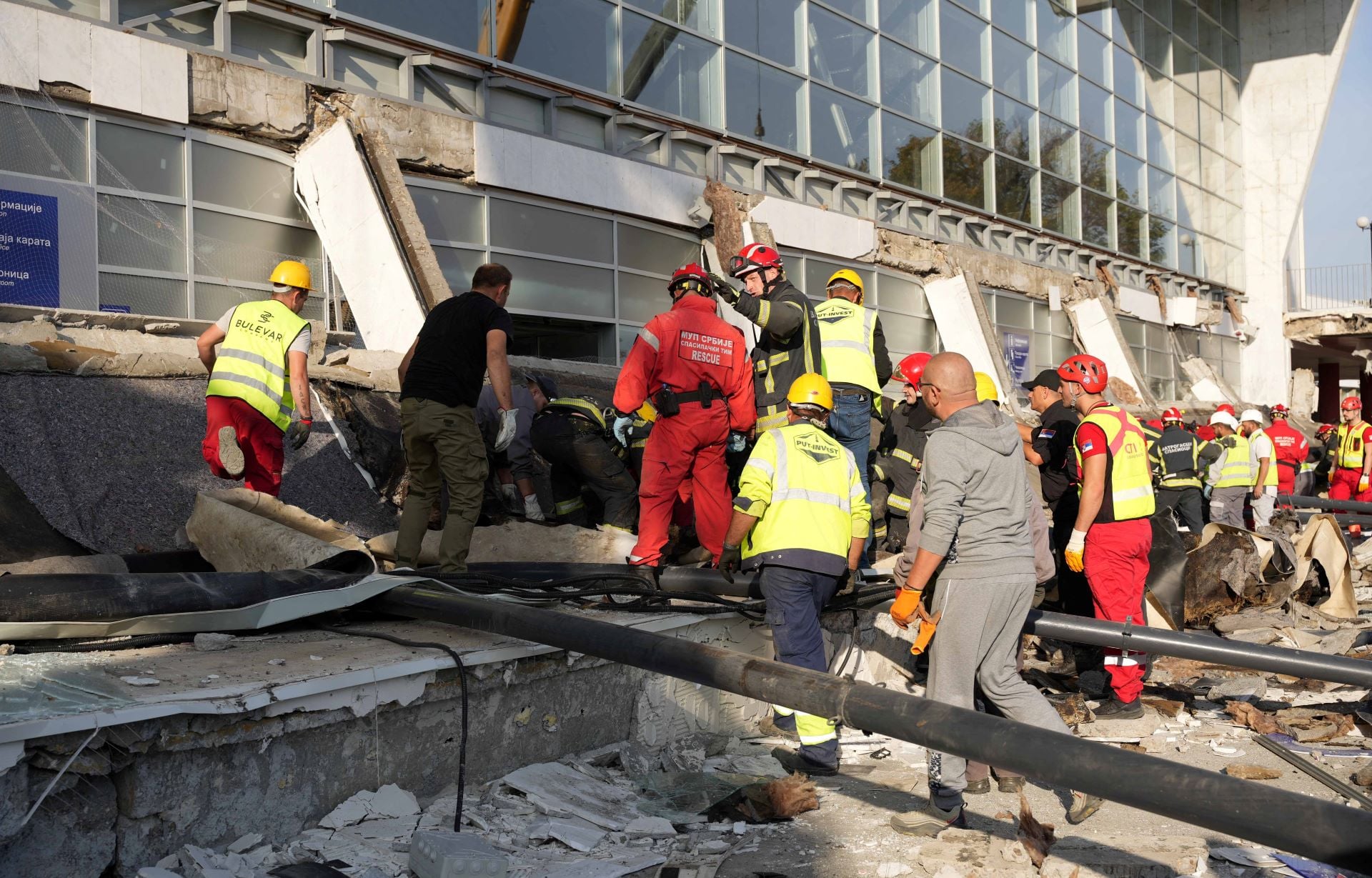 Σερβία: Ένα φοιτητικό κίνημα γκρέμισε την αυτοκρατορία του Βούτσιτς – Το χρονικό της ανατροπής και η επόμενη ημέρα