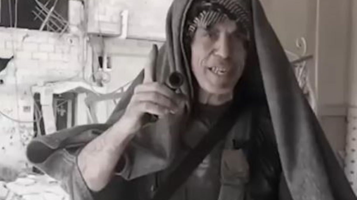 «Εξαιρετικό επίτευγμα η 7η Οκτωβρίου»: Οι Ταξιαρχίες αλ-Κασάμ έδωσαν βίντεο με αμοντάριστα πλάνα του Σινουάρ πριν σκοτωθεί 1 «Εξαιρετικό επίτευγμα η 7η Οκτωβρίου»: Οι Ταξιαρχίες αλ-Κασάμ έδωσαν βίντεο με αμοντάριστα πλάνα του Σινουάρ πριν σκοτωθεί