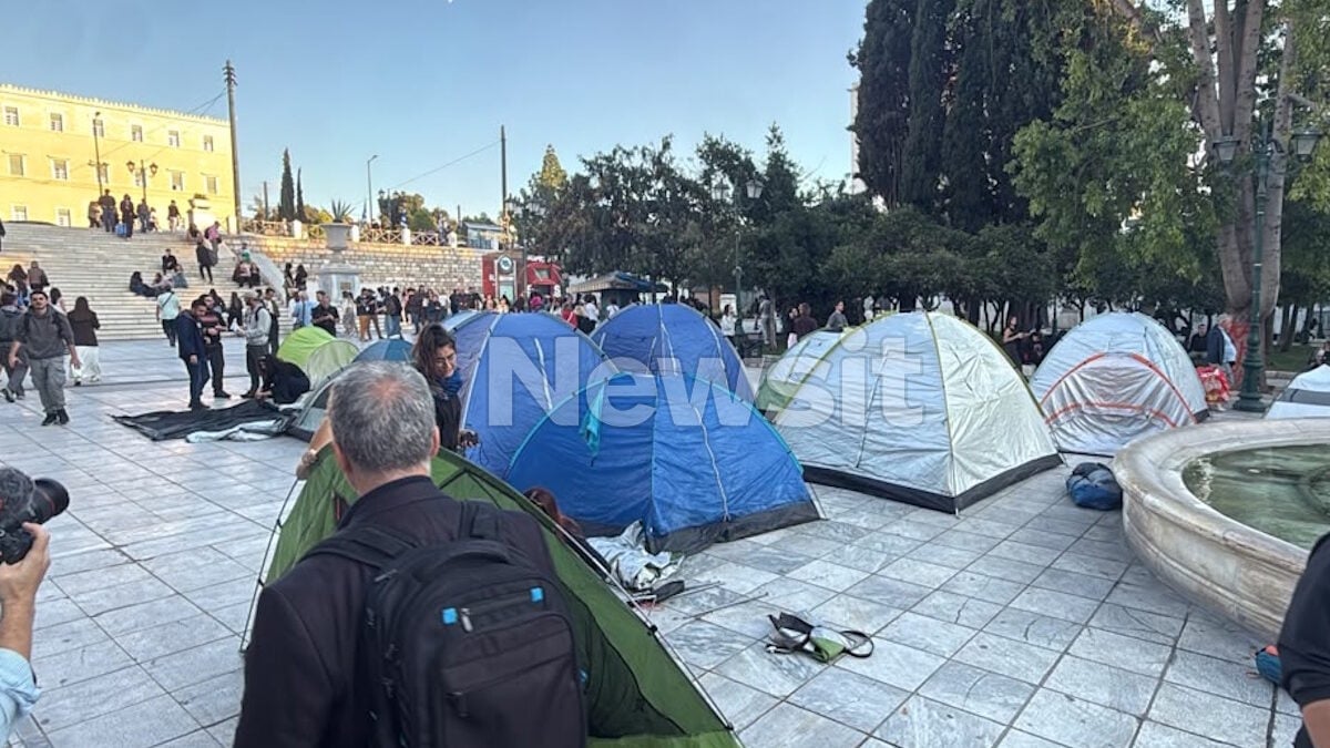 Σύνταγμα: Οι φοιτητές στήνουν σκηνές και αρχίζουν οι διήμερες κινητοποιήσεις για την Παιδεία 5 Σύνταγμα: Οι φοιτητές στήνουν σκηνές και αρχίζουν οι διήμερες κινητοποιήσεις για την Παιδεία